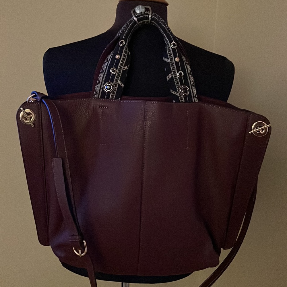 Vince Camuto tote - Picture 4 of 8